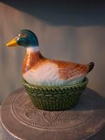 Leuke porseleinen eend met porseleinen mandje, Ophalen of Verzenden