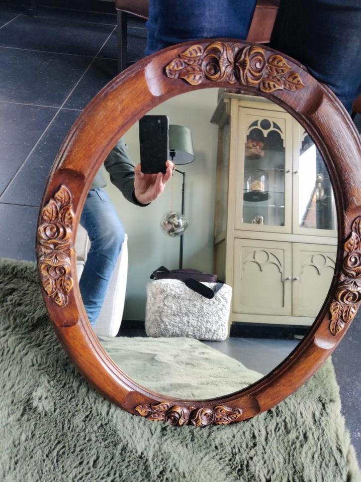 Ovale spiegel met prachtig houtsnijwerk, Huis en Inrichting, Woonaccessoires | Spiegels, Gebruikt, 50 tot 75 cm, Minder dan 100 cm