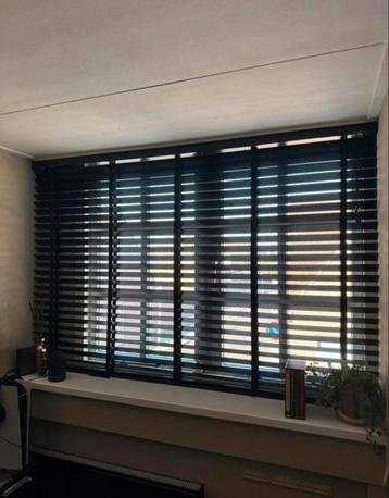 Nieuwe jaloezie 117,0 cm bij 104,0 cm beschikbaar voor biedingen