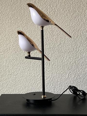 duo lamp, vogels op stok beschikbaar voor biedingen