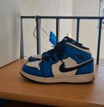 2x Nike JORDAN
Schoenen Air 1 Mid Signal Blue en rood 38,5, Ophalen of Verzenden, Zo goed als nieuw