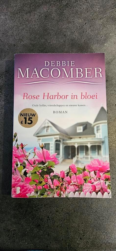 Debbie Macomber - Rose Harbor in bloei, Boeken, Romans, Zo goed als nieuw, Ophalen of Verzenden