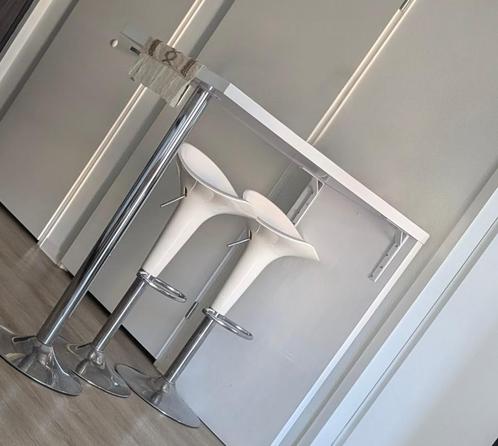 Set witte bartafel en 2x barkrukken, Huis en Inrichting, Complete eetkamers, Gebruikt, Minder dan 4 stoelen, Ophalen