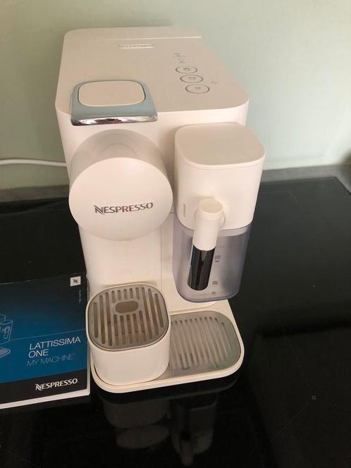 DeLonghi Nespresso Lattissima One, Witgoed en Apparatuur, Koffiezetapparaten, Gebruikt, Koffiepads en cups, Espresso apparaat