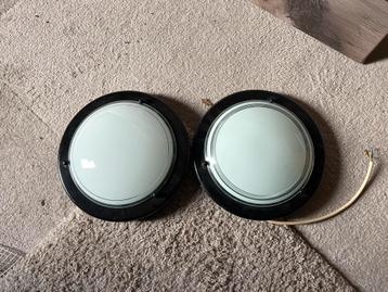 Lampen aan het plafond beschikbaar voor biedingen