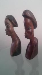 Twee inheemse sculpturen, hardhouten bustes van vrouw en man, Ophalen of Verzenden