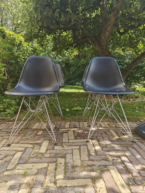 Set van 4 Vitra Eames DSR stoelen — origineel, Huis en Inrichting, Stoelen, Gebruikt, Vier, Kunststof, Zwart, Ophalen of Verzenden