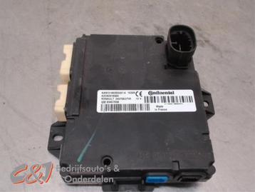 Centrale Deurvergrendelings Module van een Renault Trafic beschikbaar voor biedingen