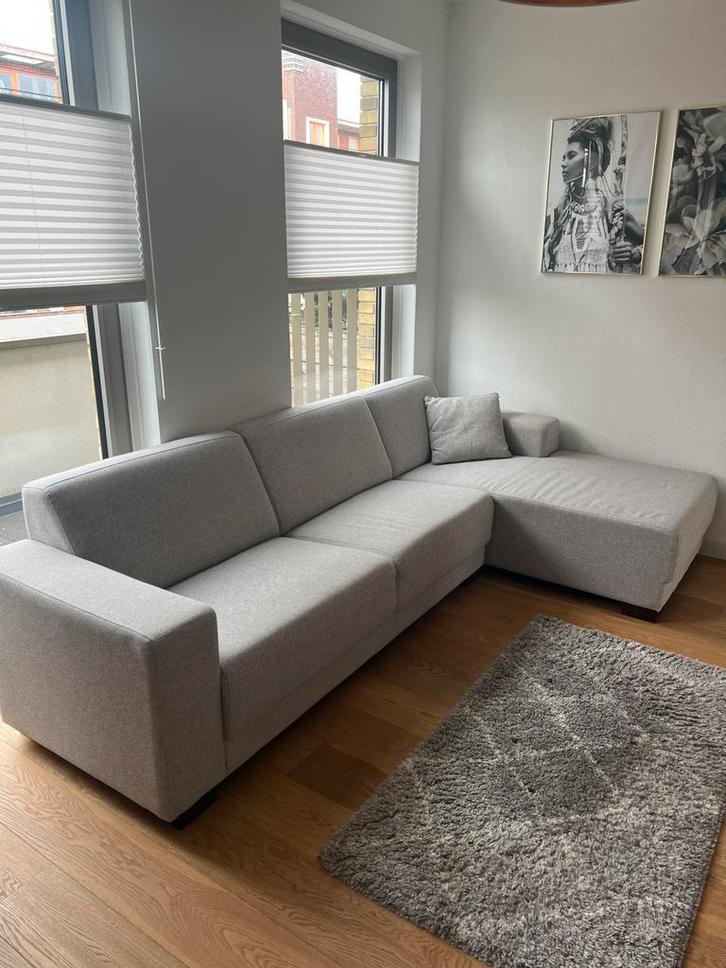 Nette grijze hoekbank - 275 cm, Huis en Inrichting, Banken | Complete zithoeken, Zo goed als nieuw, Ophalen