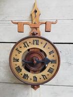 Vintage BOTT Swiss houten Wandklok uit 1972, Ophalen of Verzenden, Gebruikt, Analoog, Wandklok