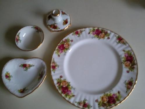 Royal albert old country roses, Antiek en Kunst, Antiek | Servies los, Ophalen of Verzenden