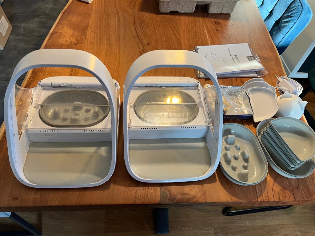 2 SureFeed Microchip Pet Feeder Connect, Dieren en Toebehoren, Kattenvoerbakken en Drinkbakken, Gebruikt, Automatisch, Ergonomisch