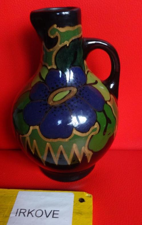 GLANS PLATEEL KANNETJE IRIS DECOR FLORA * Gemerkt *, Antiek en Kunst, Antiek | Keramiek en Aardewerk, Verzenden