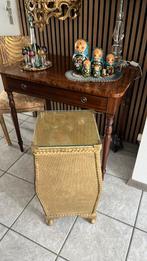 €25 tafeltje opberg mandje goud kleurig mat, Antiek en Kunst, Ophalen