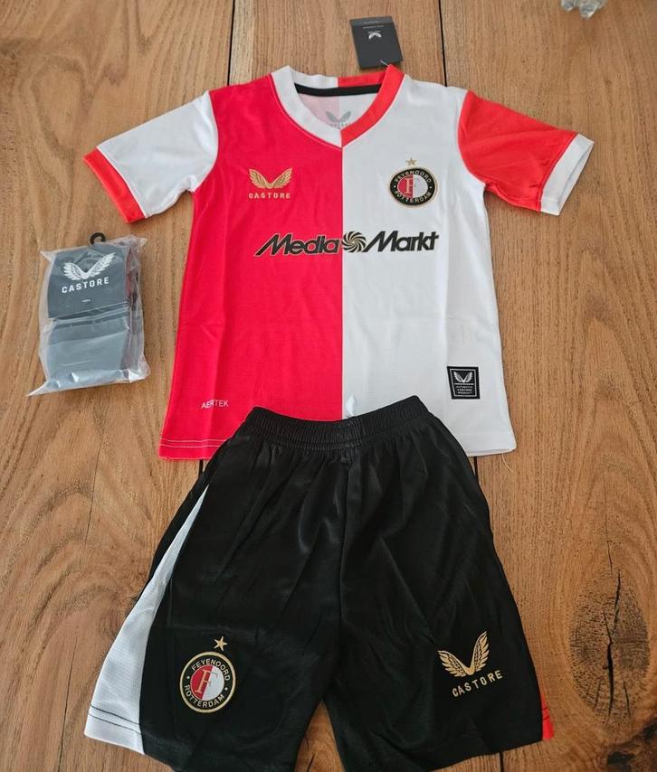 Feyenoord nieuwste Thuissetje kindersetje, Sport en Fitness, Voetbal, Nieuw, Shirt, Maat XS of kleiner, Ophalen of Verzenden