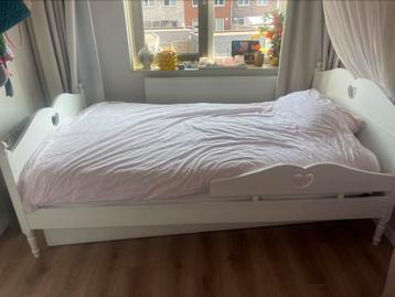 Twijfelaar bed beschikbaar voor biedingen