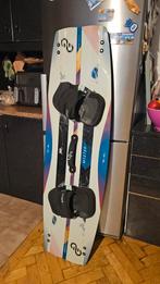 Eleveight Master V6 139cm - Zo goed als nieuw!, Watersport en Boten, Kitesurfen, Twintip, Kiteboard, Ophalen of Verzenden, Zo goed als nieuw