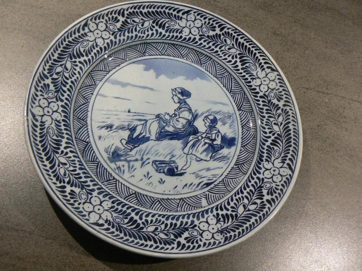 Wandbord sierbord Delft(s) 24 cm doorsnee met merktekens, Antiek en Kunst, Antiek | Keramiek en Aardewerk, Ophalen of Verzenden