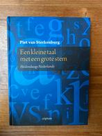 Een kleine taal met een grote stem - Piet van Sterkenburg, Boeken, Ophalen of Verzenden, Zo goed als nieuw