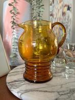 Waterkaraf art deco ribbel amber vintage, Huis en Inrichting, Keuken | Servies, Ophalen, Zo goed als nieuw, Glas, Overige stijlen