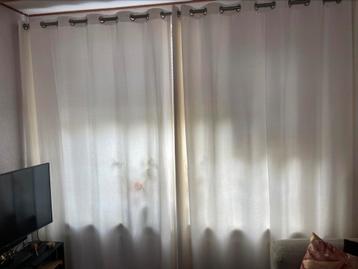 Overgordijnen van wit af + gordijnroede (mag los) beschikbaar voor biedingen
