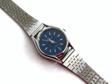 Leuk dames quartz horloge met stalen armband. beschikbaar voor biedingen