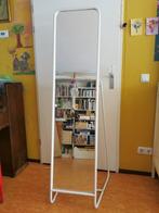 Ikea Knapper staande spiegel met kledingrek zgan, Huis en Inrichting, Woonaccessoires | Spiegels, Ophalen, Minder dan 50 cm, Zo goed als nieuw