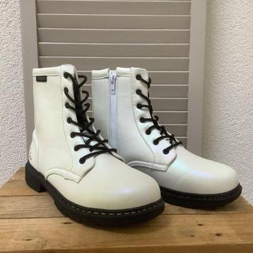 Splinternieuwe enkelboots van Kappa maat 42 beschikbaar voor biedingen