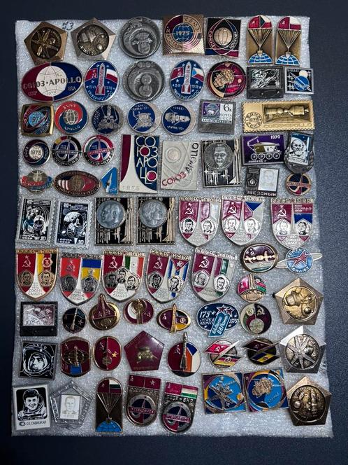 Partij van 70 Sovjet Speldjes – Ruimtevaart, Apollo–Sojoez,, Verzamelen, Speldjes, Pins en Buttons, Zo goed als nieuw, Ophalen of Verzenden