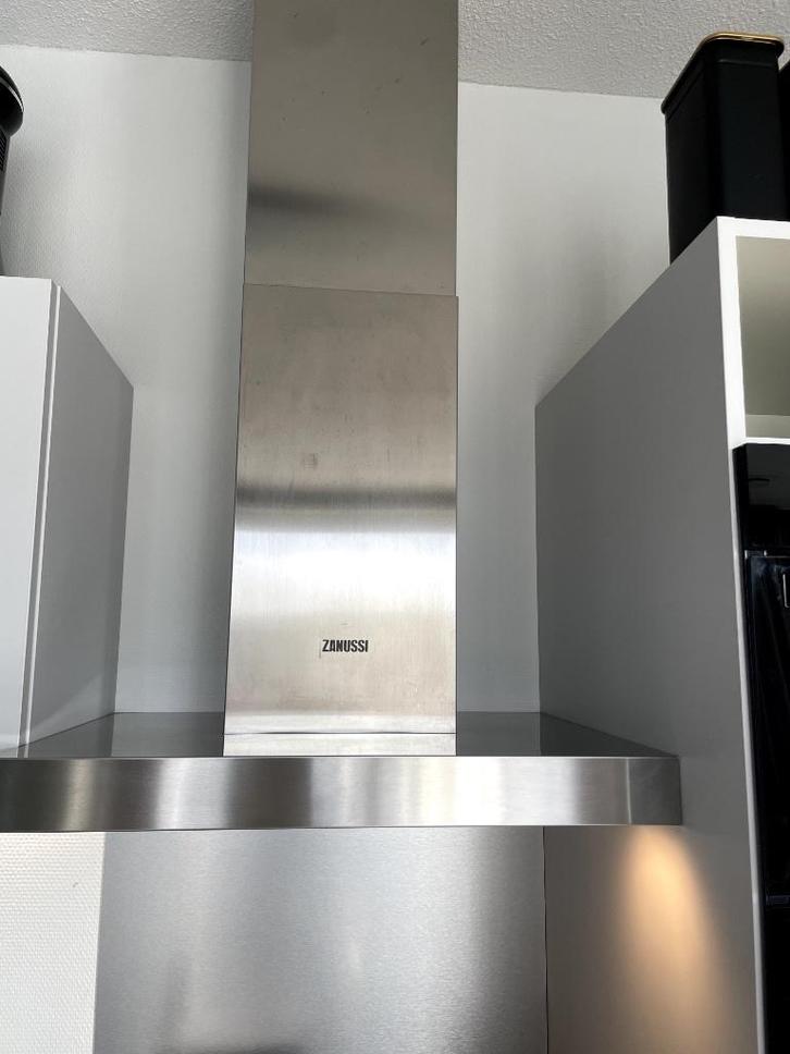 Zanussi ZHB60460XA Wandschouw Afzuigkap – 400 m³/u vermogen, Witgoed en Apparatuur, Afzuigkappen, Zo goed als nieuw, Vrijstaand