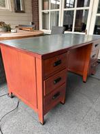 Oud defensie bureau te koop aangeboden., Huis en Inrichting, Bureaus, Ophalen, Gebruikt, Bureau