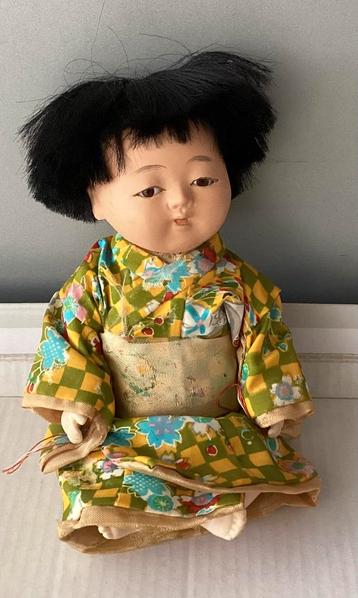 Mooi Japans popje,in kimono ,zittend ,13 cm hoog beschikbaar voor biedingen