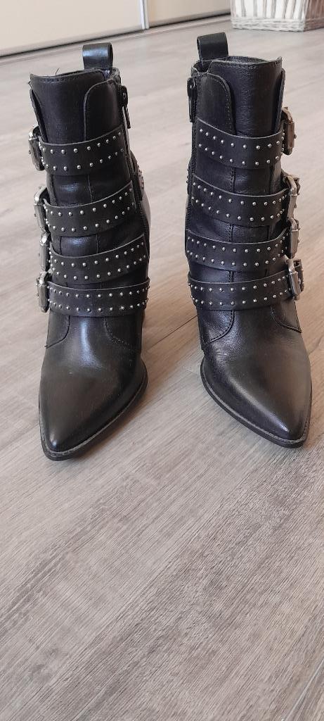 Manfield - Zwarte enkellaarsjes met hak en gespen, Kleding | Dames, Schoenen, Zo goed als nieuw, Lage of Enkellaarzen, Zwart, Ophalen of Verzenden