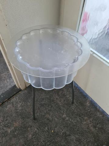 Leuk Bijzettafeltje beschikbaar voor biedingen