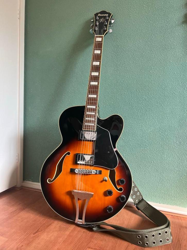 Ibanez AF75 electrische gitaar + Draagtas, Muziek en Instrumenten, Snaarinstrumenten | Gitaren | Elektrisch, Zo goed als nieuw