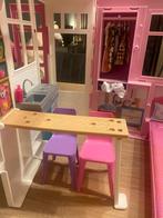 Leuk Barbie poppenhuis met accessoires, Ophalen of Verzenden, Gebruikt, Poppenhuis
