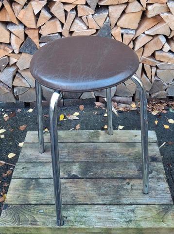 Vintage bruine Brabantia kruk beschikbaar voor biedingen