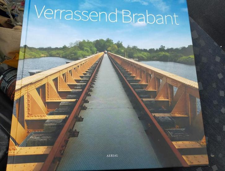 Verrassend Brabant - Verrassend Brabant, Boeken, Kunst en Cultuur | Fotografie en Design, Zo goed als nieuw, Overige onderwerpen