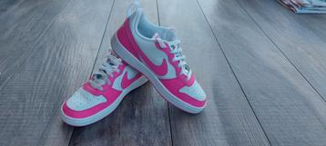 Nike Sneakers - Roze/Wit - Maat 38.5 beschikbaar voor biedingen