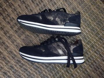 SPORTSCHOENEN NIEUW MAAT 40 beschikbaar voor biedingen