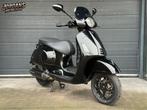 VESPA GTS SUPER 300 HPE BLACK EDITION AKRAPOVIC (bj 2022), Motoren, Scooter, 300 cc, Bedrijf, Onbekend