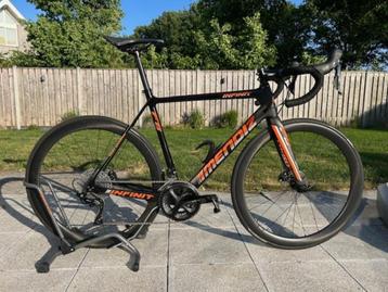 Mendiz F8 carbon racefiets incl. extra set carbon racewielen beschikbaar voor biedingen