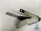 NOS houder greep hoogteverstelling rechts Mercedes W116 W123, -, Nieuw, Ophalen of Verzenden, -