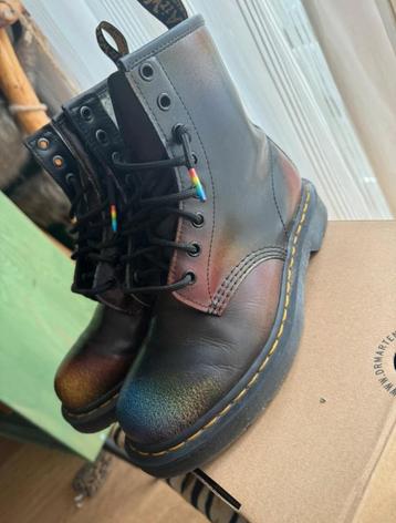Dr Martens rainbow rub off 38 beschikbaar voor biedingen