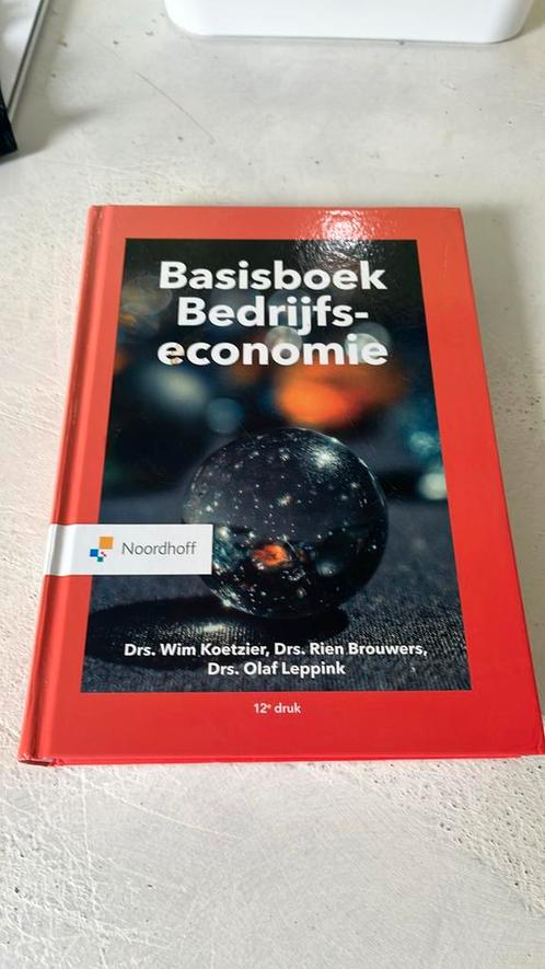 M.P. Brouwers - Basisboek bedrijfseconomie, Boeken, Economie, Management en Marketing, Zo goed als nieuw, Management, Ophalen of Verzenden