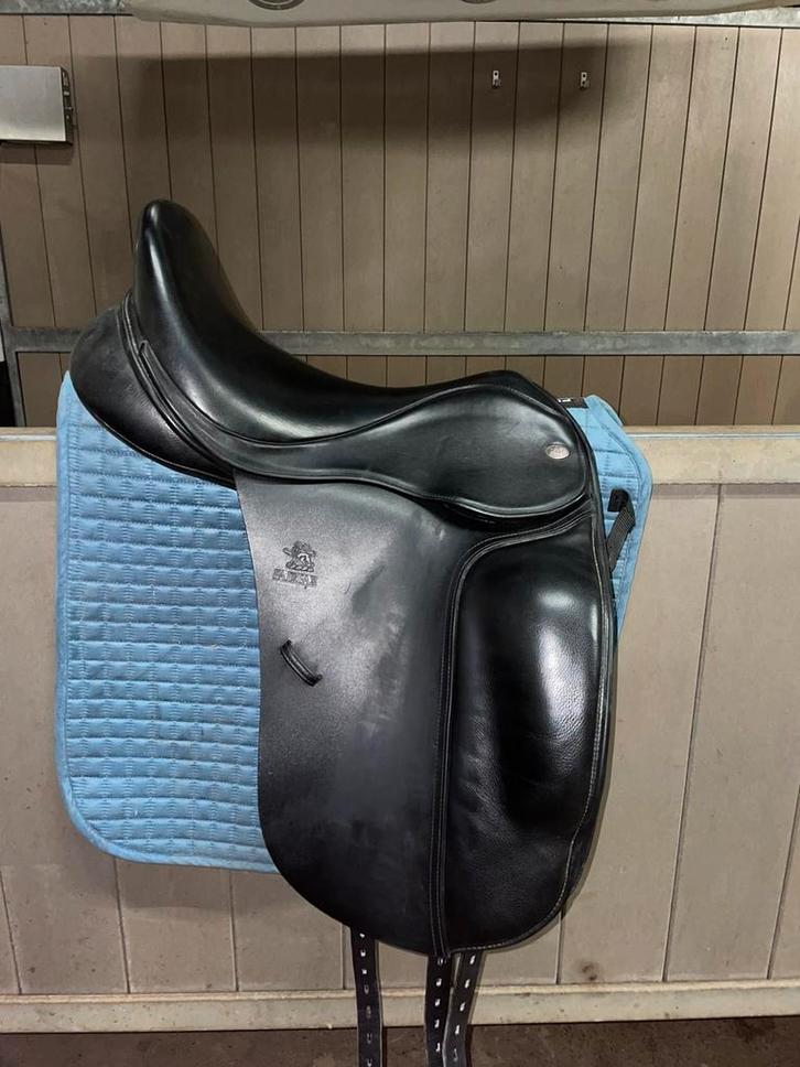 Fairfax classic dressage 17,5 inch, Dieren en Toebehoren, Paarden en Pony's | Zadels, Zo goed als nieuw, Dressuur, Verzenden