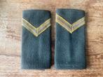 2 rangemblemen epauletten sergeant onderscheidingstekens, Ophalen of Verzenden, Landmacht, Nederland, Embleem of Badge