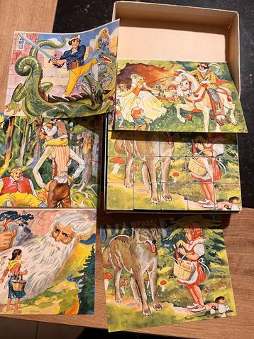 Vintage houten blokjes met sprookjes er op beschikbaar voor biedingen