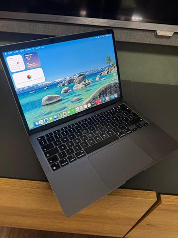 MacBook Air 2020 | M1 Chip | 13 inch | 8GB RAM | 256GB SSD beschikbaar voor biedingen