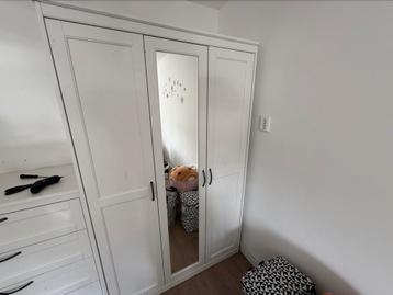 Kledingkast van ikea beschikbaar voor biedingen